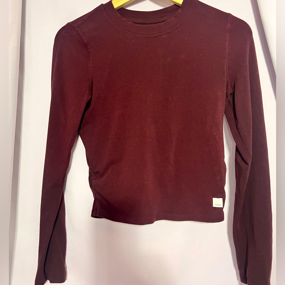 Vuori rushed side long sleeve T shirt.